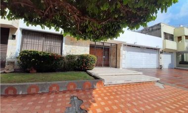 SE VENDE CASA BARRIO SAN CARLOS.