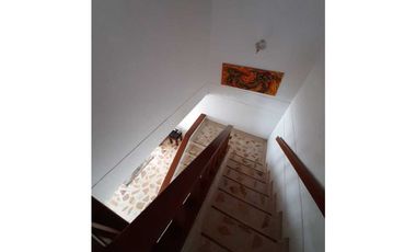 SE VENDE CASA BARRIO SAN CARLOS.