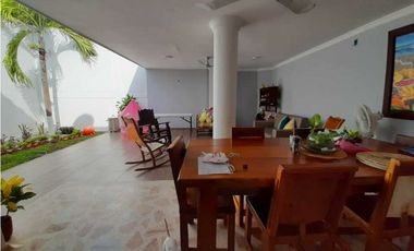 SE VENDE CASA BARRIO SAN CARLOS.