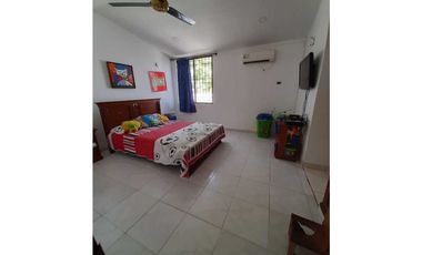 SE VENDE CASA BARRIO SAN CARLOS.