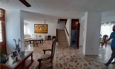 SE VENDE CASA BARRIO SAN CARLOS.