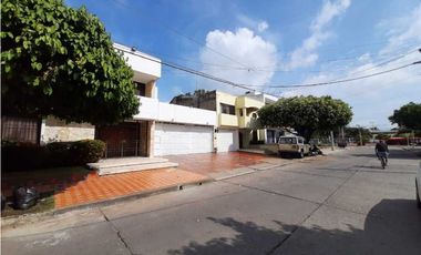 SE VENDE CASA BARRIO SAN CARLOS.