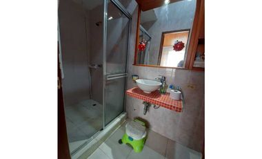 SE VENDE CASA BARRIO SAN CARLOS.