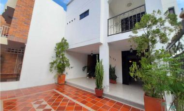 SE VENDE CASA ESQUINERA BARRIO PONTEVEDRA