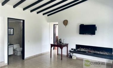 Casa Finca con 12.000 m² de lote independiente en El Retiro