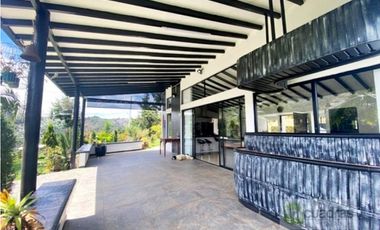 Casa Finca con 12.000 m² de lote independiente en El Retiro