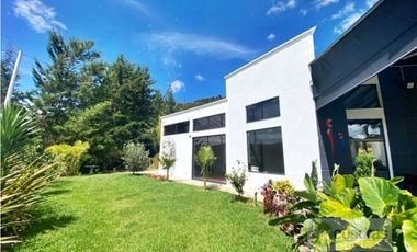 Casa Finca con 12.000 m² de lote independiente en El Retiro