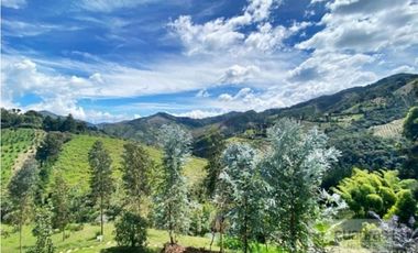 Casa Finca con 12.000 m² de lote independiente en El Retiro