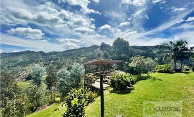Casa Finca con 12.000 m² de lote independiente en El Retiro