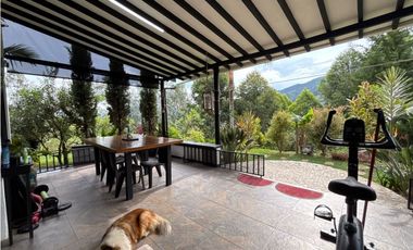 Venta casa campestre independiente en El Retiro con bosque Y quebrada