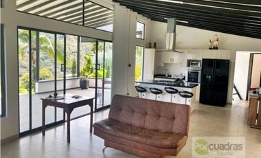 Casa Finca con 12.000 m² de lote independiente en El Retiro