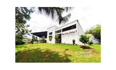 Casa Finca con 12.000 m² de lote independiente en El Retiro