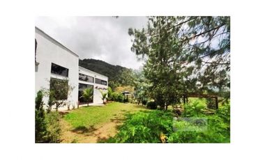 Casa Finca con 12.000 m² de lote independiente en El Retiro