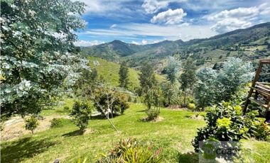 Casa Finca con 12.000 m² de lote independiente en El Retiro