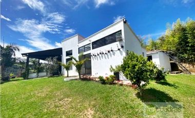 Casa Finca con 12.000 m² de lote independiente en El Retiro