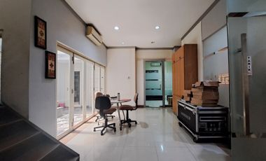 Mini Building 4 LT Semi Furnish di Depan Mall Cinere