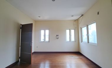 Mini Building 4 LT Semi Furnish di Depan Mall Cinere