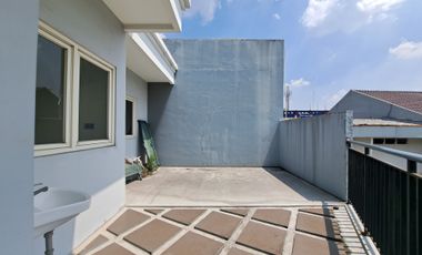 Mini Building 4 LT Semi Furnish di Depan Mall Cinere