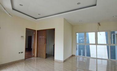 Mini Building 4 LT Semi Furnish di Depan Mall Cinere