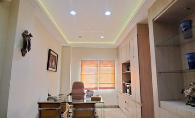 Mini Building 4 LT Semi Furnish di Depan Mall Cinere