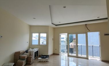 Mini Building 4 LT Semi Furnish di Depan Mall Cinere