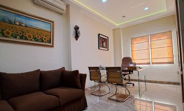 Mini Building 4 LT Semi Furnish di Depan Mall Cinere