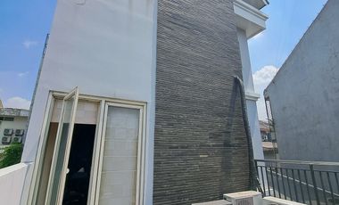 Mini Building 4 LT Semi Furnish di Depan Mall Cinere