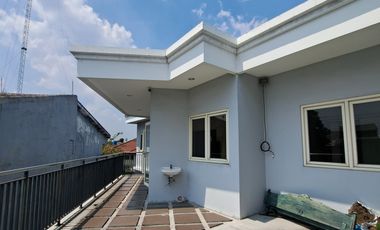 Mini Building 4 LT Semi Furnish di Depan Mall Cinere