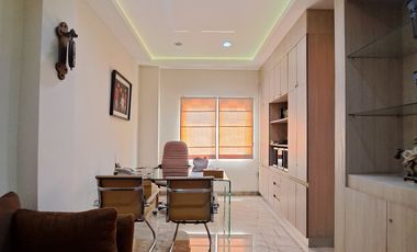 Mini Building 4 LT Semi Furnish di Depan Mall Cinere