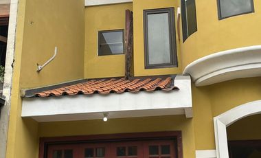 Disewakan rumah di Jemursari Regency