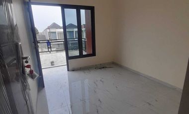 Rumah 2 lantai siap huni akses jalan utama