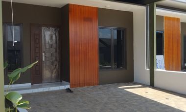 Rumah 2 lantai siap huni akses jalan utama