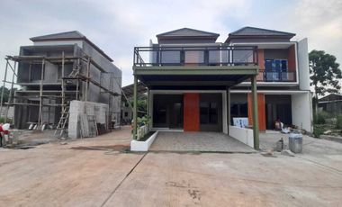 Rumah 2 lantai siap huni akses jalan utama