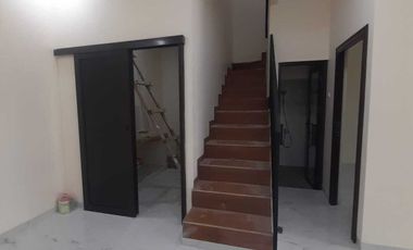 Rumah 2 lantai siap huni akses jalan utama