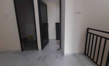 Rumah 2 lantai siap huni akses jalan utama