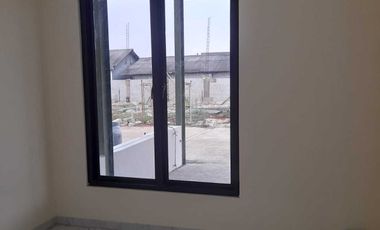 Rumah 2 lantai siap huni akses jalan utama