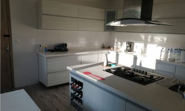 Venta de amplia casa en el Jardín Santa Marta -FV