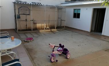 Venta de amplia casa en el Jardín Santa Marta -FV