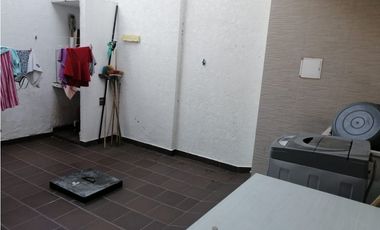 Venta de amplia casa en el Jardín Santa Marta -FV