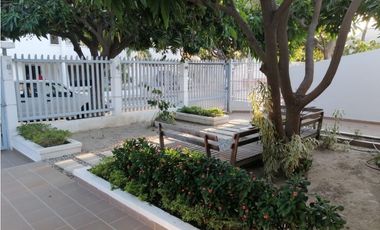 Venta de amplia casa en el Jardín Santa Marta -FV