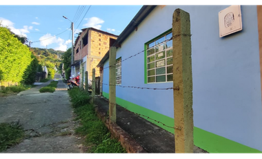 En venta casalote de 133 M2 en 150 mill en La Mesa Cund, buen sector