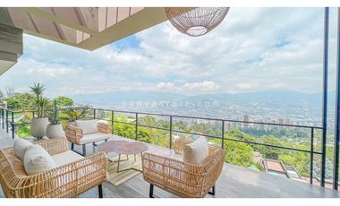 Casa en Unidad Cerrada con Piscina en El Poblado