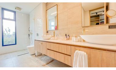 Casa en Unidad Cerrada con Piscina en El Poblado