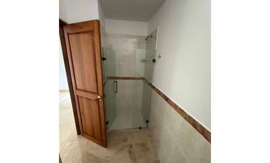 AMPLIA CASA  POBLADO SUPERIOR CON LOMA DE LOS GONZALEZ