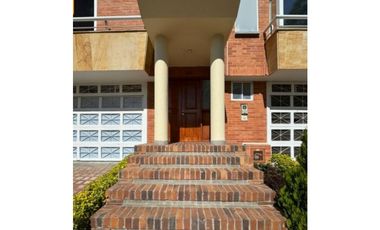 AMPLIA CASA  POBLADO SUPERIOR CON LOMA DE LOS GONZALEZ