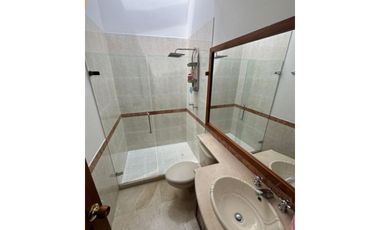 AMPLIA CASA  POBLADO SUPERIOR CON LOMA DE LOS GONZALEZ