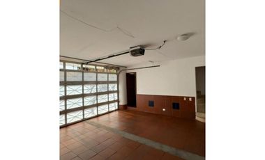 AMPLIA CASA  POBLADO SUPERIOR CON LOMA DE LOS GONZALEZ