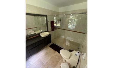 AMPLIA CASA  POBLADO SUPERIOR CON LOMA DE LOS GONZALEZ