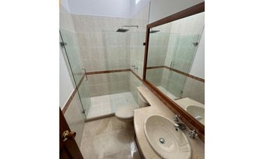 AMPLIA CASA  POBLADO SUPERIOR CON LOMA DE LOS GONZALEZ