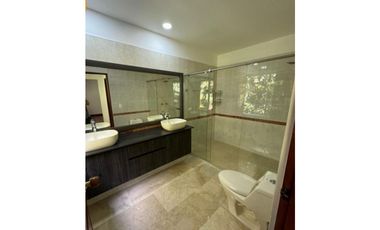 AMPLIA CASA  POBLADO SUPERIOR CON LOMA DE LOS GONZALEZ